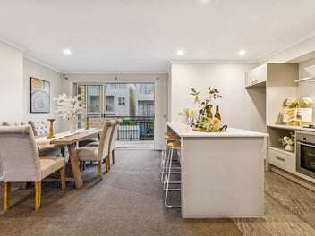 SPACE - SUNLIGHT - SWEEPING VIEWS