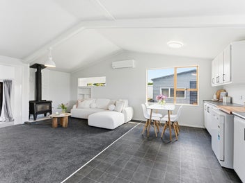 The ultimate Castlecliff coastal base