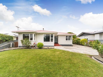 3-BEDROOM HOME WITH SELF-CONTAINED SLEEPOUT