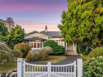 2,233m² Luxury estate with development upsides