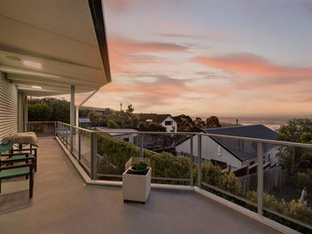 Contemporary Living with Panoramic Views