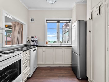 Charming Coastal Retreat in Mellons Bay