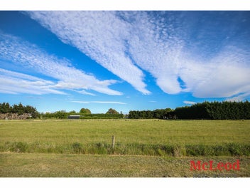 Discover the Perfect Blend of Rural Charm and Town