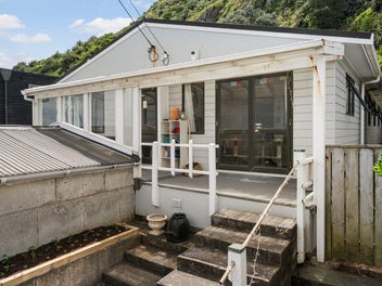 SPACIOUS SOUTH COAST RETREAT