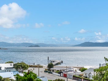 SITTING PRETTY WITH SUN & VIEWS