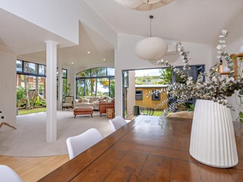 Outstanding West End Landbank Opportunity +++