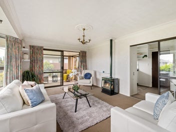 Belfast Beauty. 3 bed unit - 2 garages!