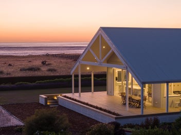 Picturesque Seaside Retreat