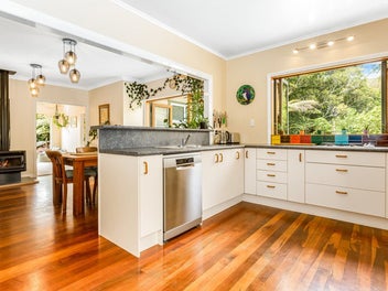 Rare Home & Income in a Tranquil Bush Retreat!