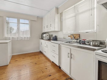 3- Bedroom house with 2 utility rooms