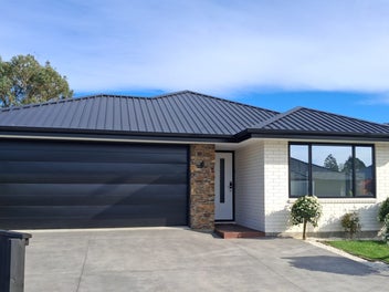 Beautifully presented home - perfect location