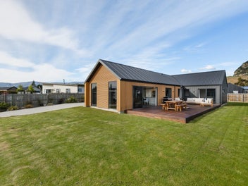 Reserve Front Living, Mountain views