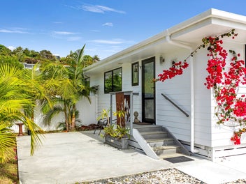 Picture Postcard Eco Home!