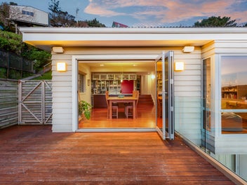ELEVATED LIVING WITH SPECTACULAR VIEWS