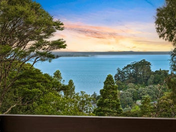 Your Own Elevated Laingholm Escape