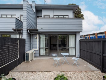 Hillcrest Plus - Smart, Sunny & Secure