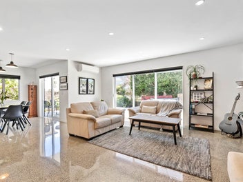 Home & Income in Popular Rangitoto College Zone