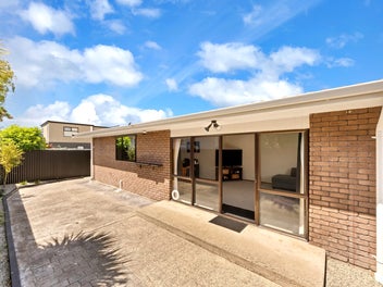 A Gift-Wrapped Opportunity in Richmond!