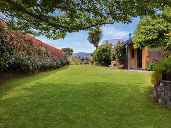 Sunlight & space in sought-after Quail Rise