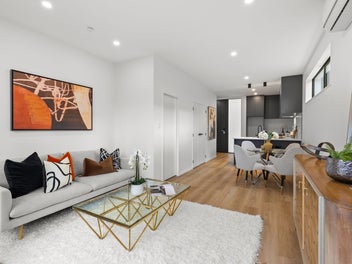 Modern & Stylish Freehold Corner-Site Living