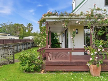 Roll Up Your Sleeves – Vendors Want It Sold