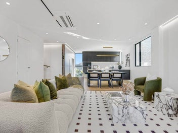 A Rare Takapuna Masterpiece