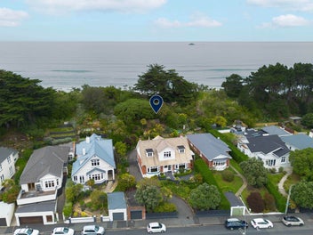 Private Beach Access – Primo Location