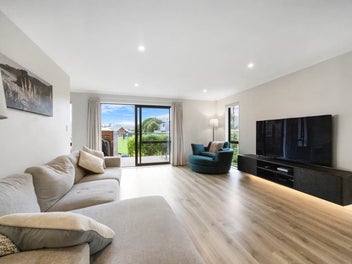 Urgent Sale - Vendors On The Move!!