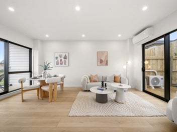 Smart Buy! Freehold, Modern & Prime Location!