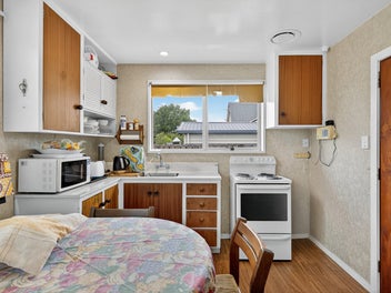 Sunny, Convenient & Full of Potential!