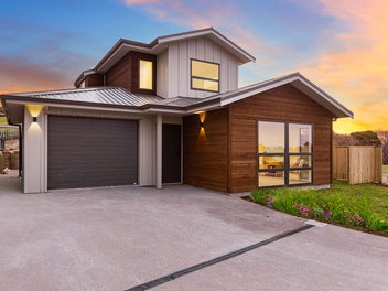 Sunny, modern, easy living Waikanae gem.