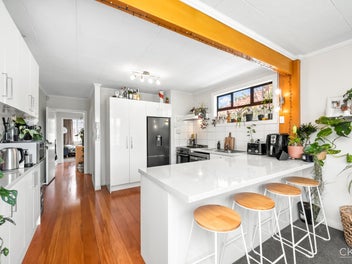 IDEAL FAMILY LIVING OR SMART INVESTMENT!