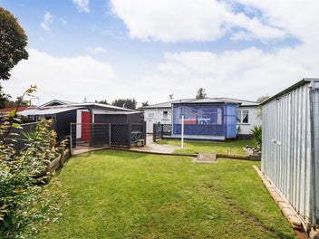 TEAM LEWIS - MY HOME, MY CASTLE