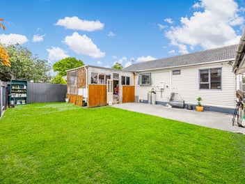 Urgent Sale - Vendors Off to Australia!