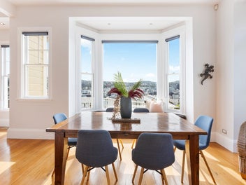 GRACIOUS FAMILY HOME - PRIME LOCATION