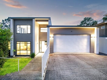 A Rare Family Haven in Schnapper Rock