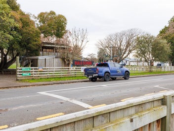 TEAM LEWIS - LOW MAINTENANCE MODERN HOME