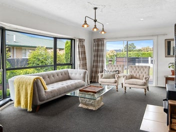 Light-Filled Living, Effortless Style