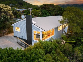 BEAUTIFULLY RENOVATED NGAIO SANCTUARY