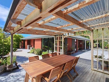 Enjoy Sun Space Serenity on 3 Titles 5 mins to CBD