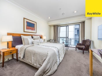 Sophisticated Studio - On Sale !