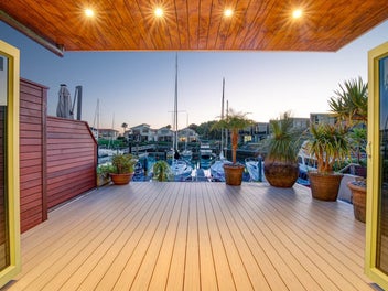Waterfront Townhome with 12m Berth