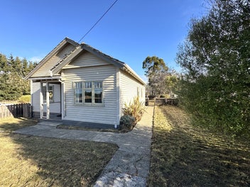 Unique & Spacious Dwelling Awaits Its New Chapter