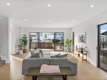 Short Notice Auction-Brand New