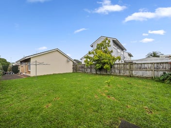 Brick & Tile Starter with Yard Space