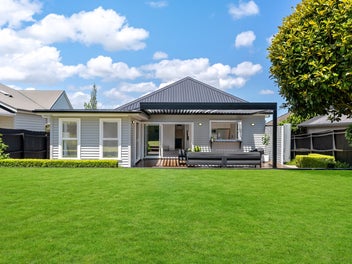 FINAL WEEK! Must be SOLD!