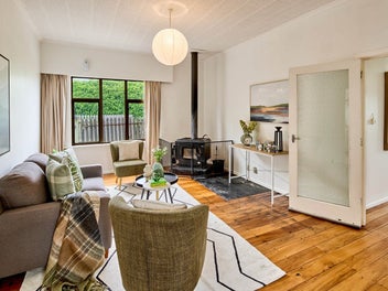 Charming Railway Cottage with Beautiful Floors