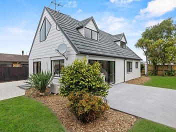 Renovated Beachside Bliss