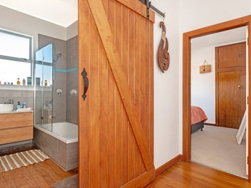 Low Maintenance - Modern Charm