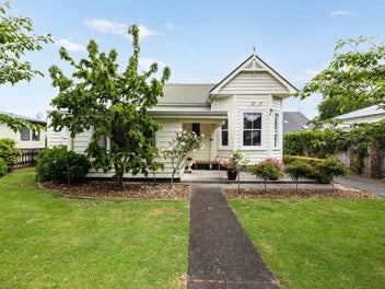 Enchanting Cambridge Classic